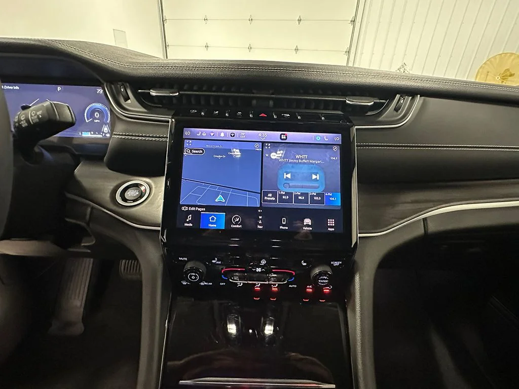 Used 2023 White Jeep Limited image 33