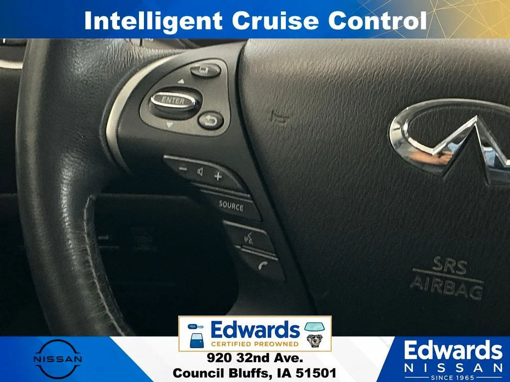 Used 2017 White INFINITI Base image 24