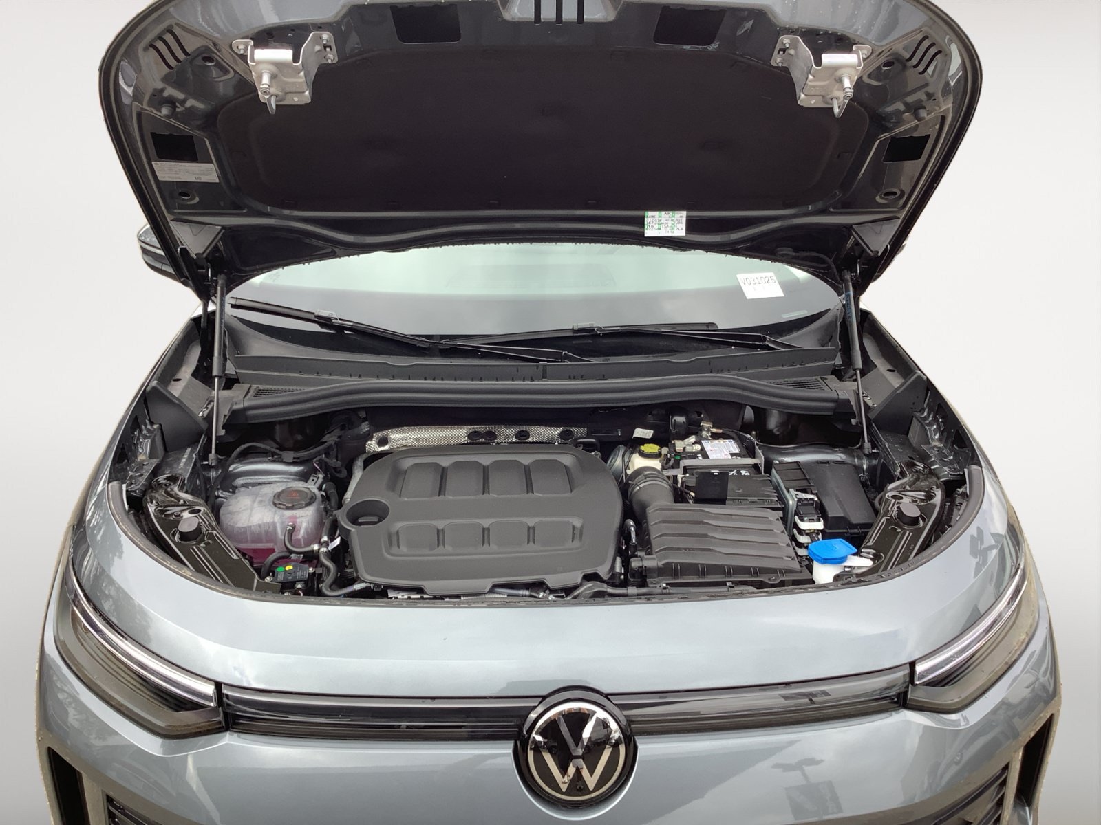 New 2026 Platinum Gray Metallic Volkswagen SE image 12