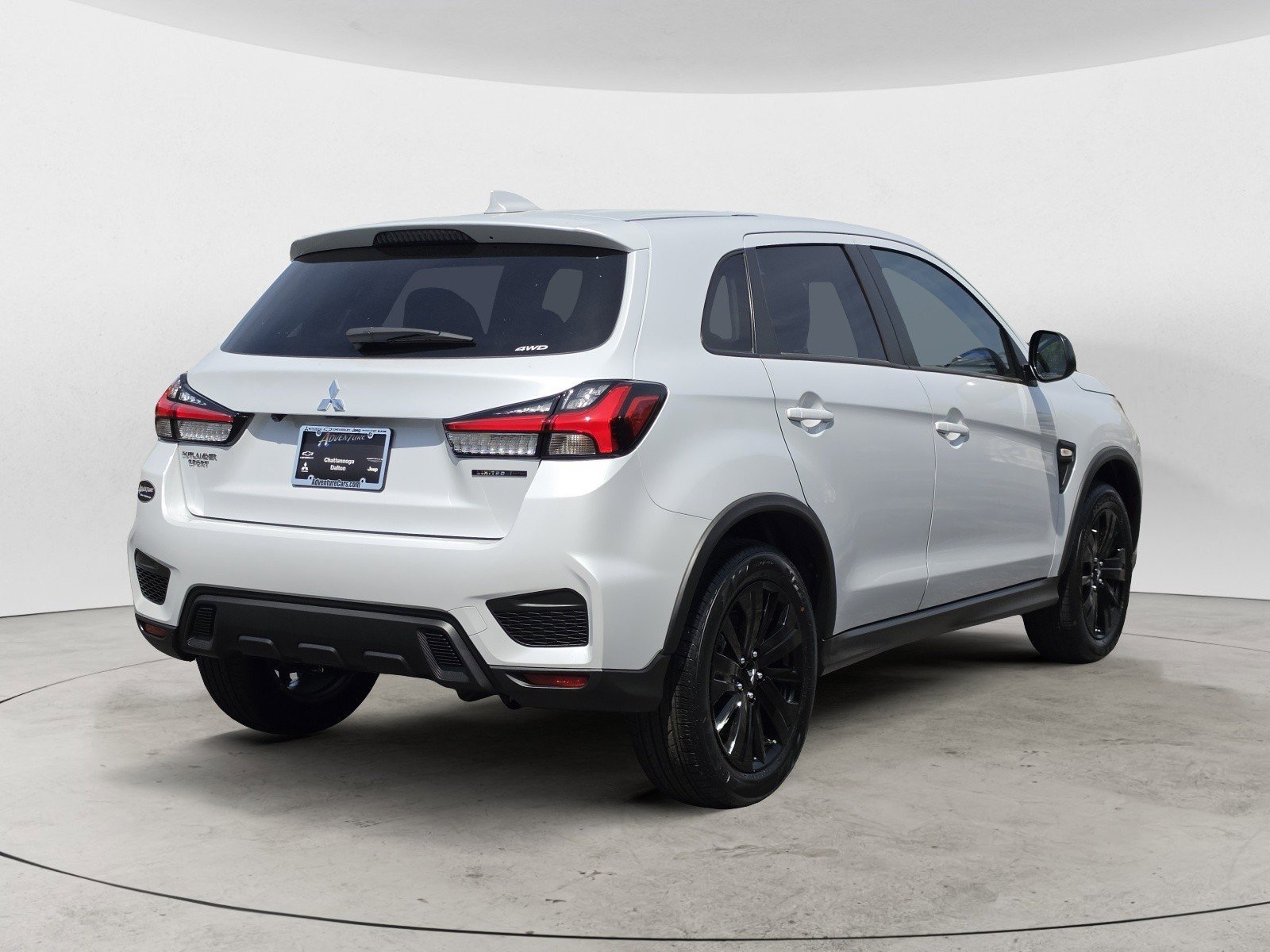 New 2026 White Diamond Mitsubishi LE image 3