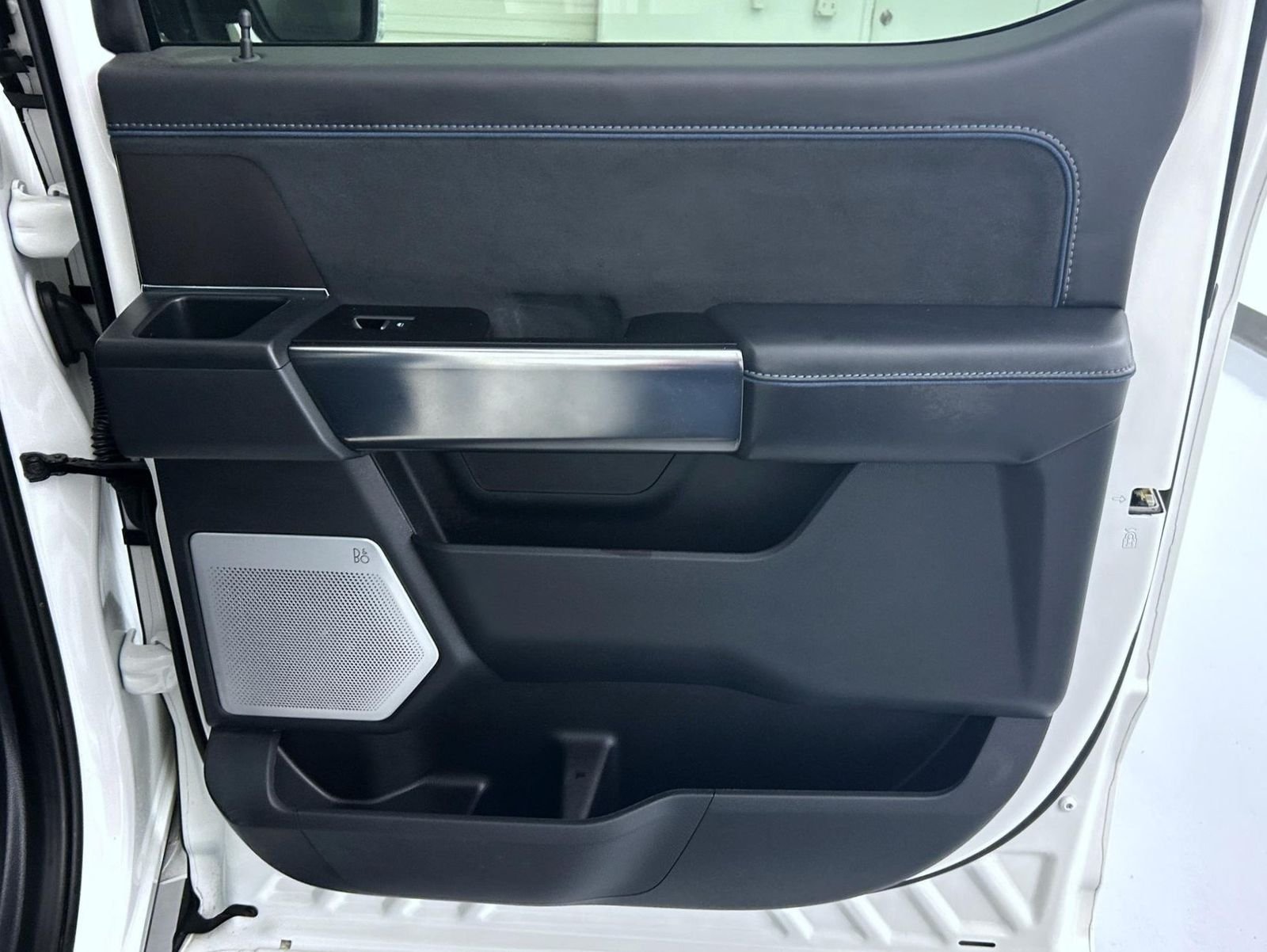 Used 2025 White Ford Platinum image 18
