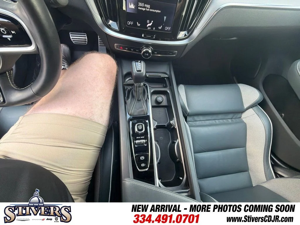 Used 2020 Blue Volvo T5 R-Design image 14