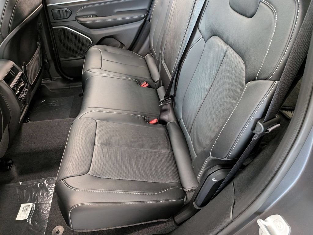 New 2026 Baltic Gray Metallic Clear-Coat Exterior Paint Jeep Limited Reserve image 18
