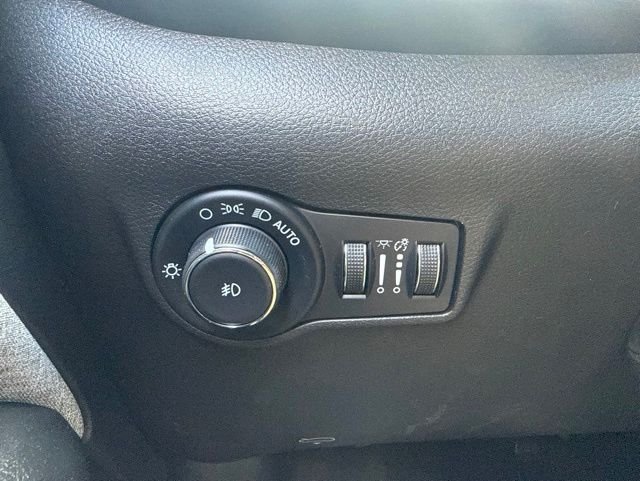 Used 2022 Black Jeep Latitude image 13