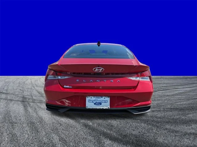 Certified Used 2022 Scarlet Red Hyundai SE image 5