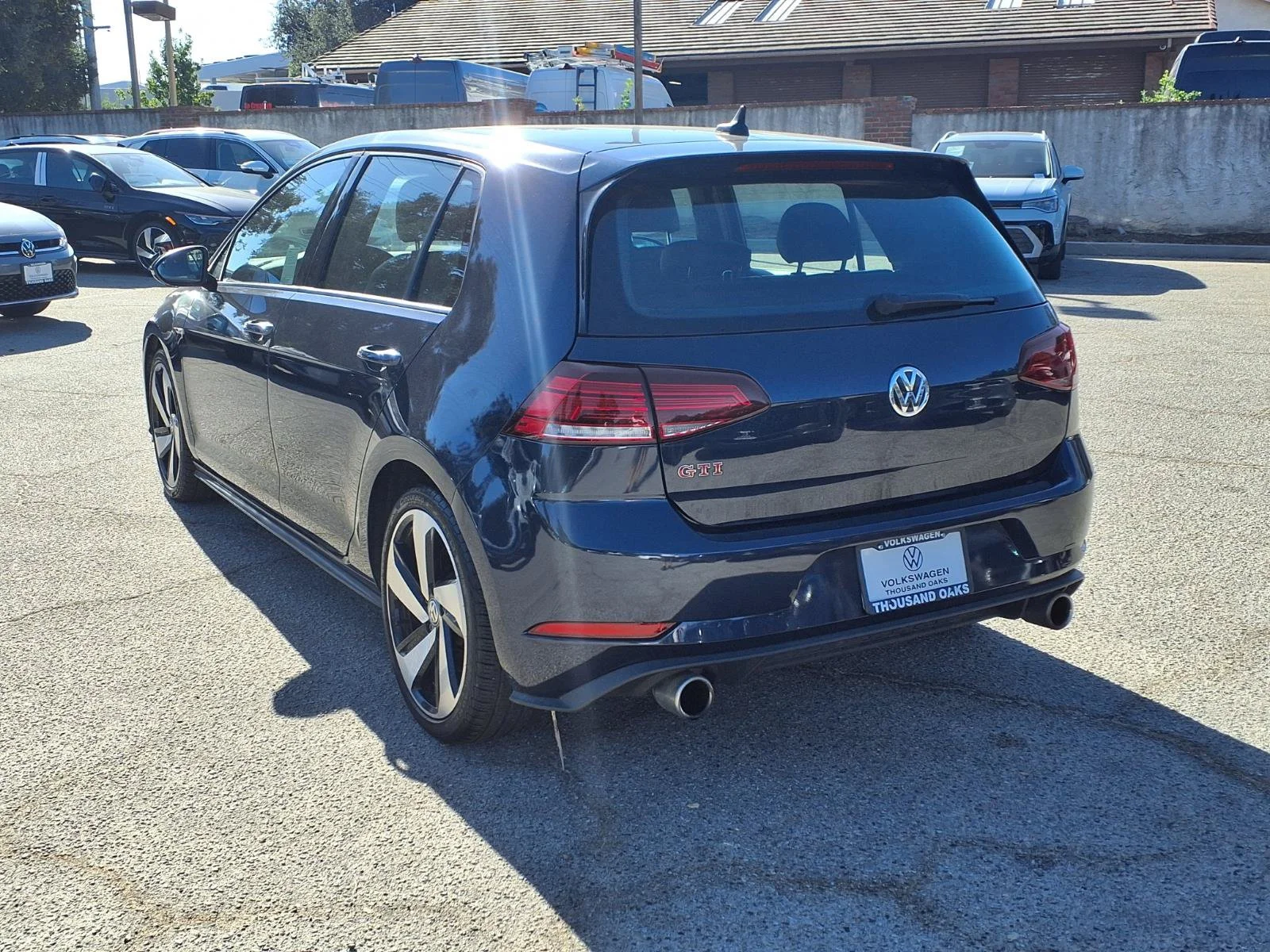 Used 2019 Blue Volkswagen 2.0T SE image 4