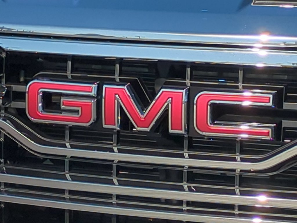 New 2026 Summit White GMC SLT image 29
