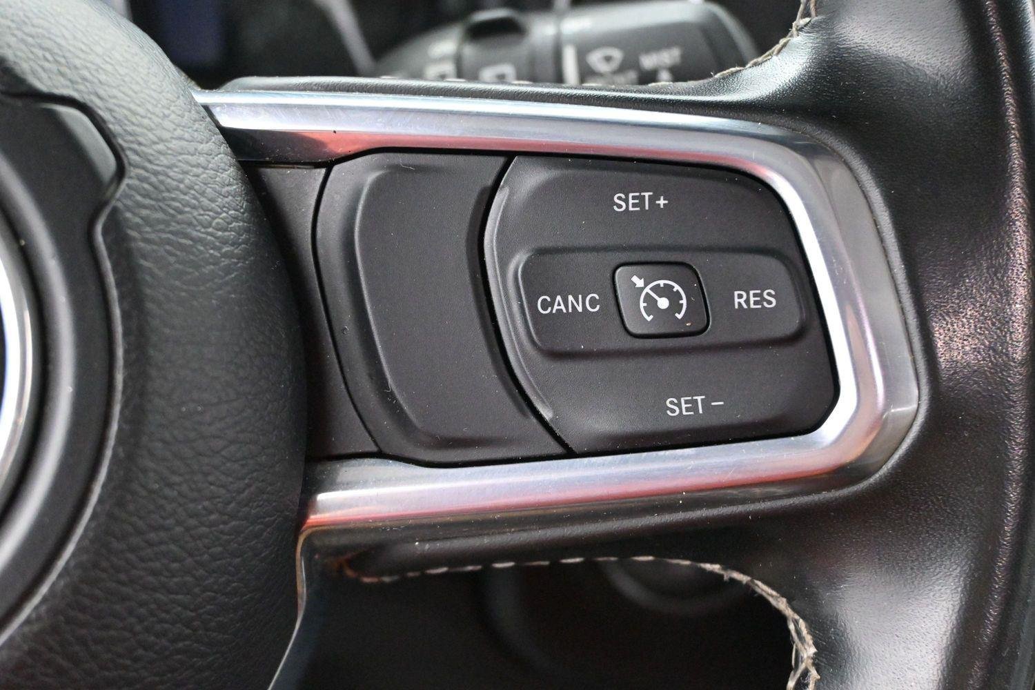 Used 2022 Bright White Clearcoat Jeep Unlimited Sahara image 18