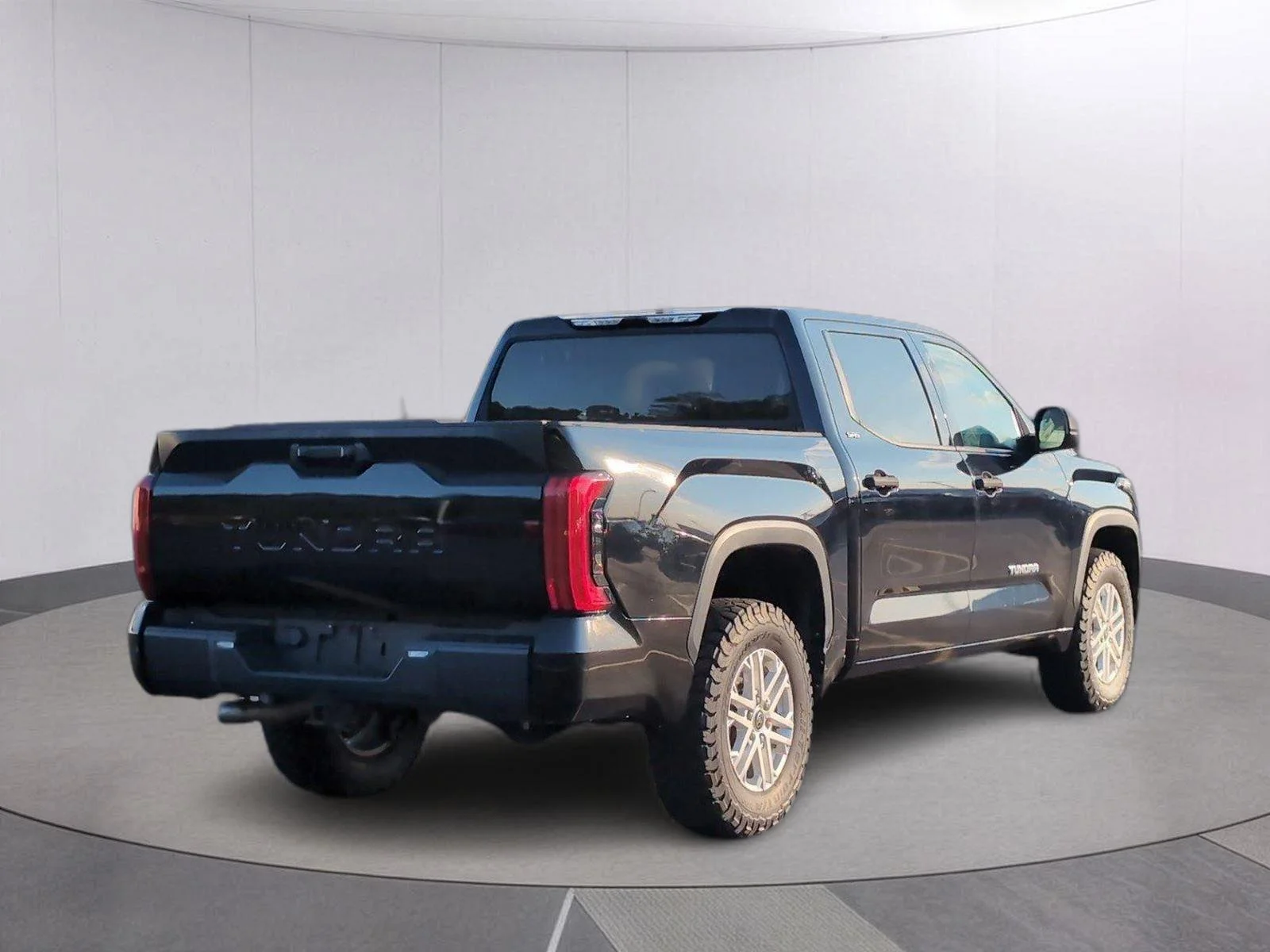Used 2022 Midnight Black Metallic Toyota SR5 image 6