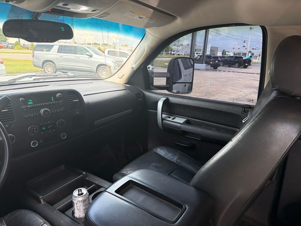 Used 2007 White Chevrolet LT image 24