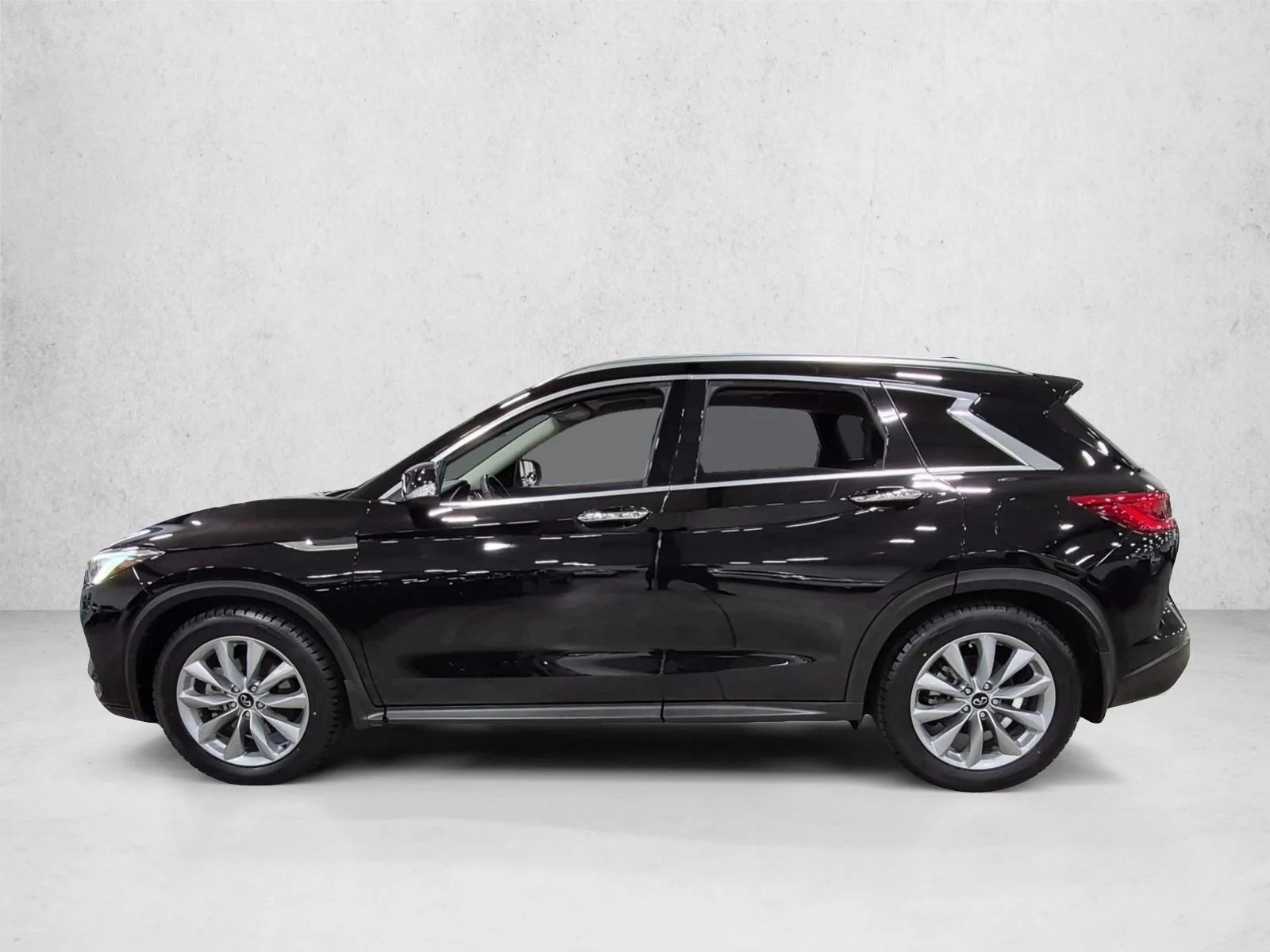 Used 2021 Black Obsidian INFINITI LUXE image 9