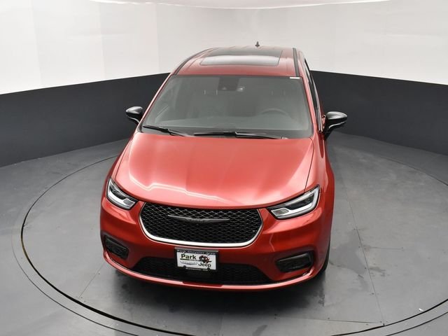 New 2026 Red Hot Pearl-Coat Exterior Paint Chrysler Select image 17