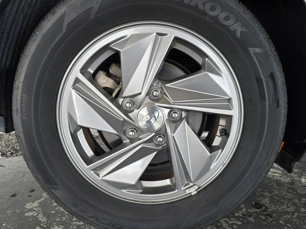 Used 2025  Hyundai SE image 50