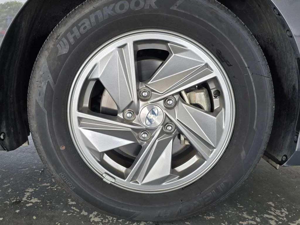 Used 2025  Hyundai SE image 49