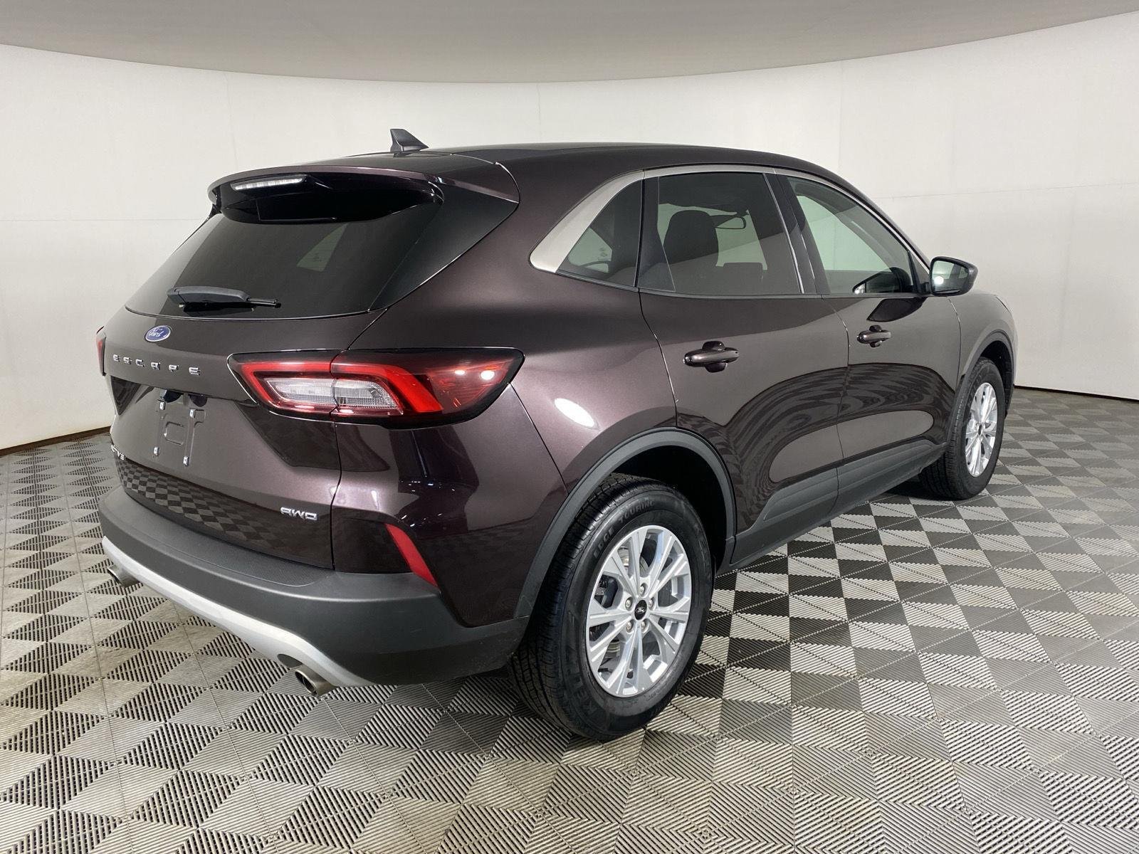 Used 2023 Cinnabar Red Ford Active image 17