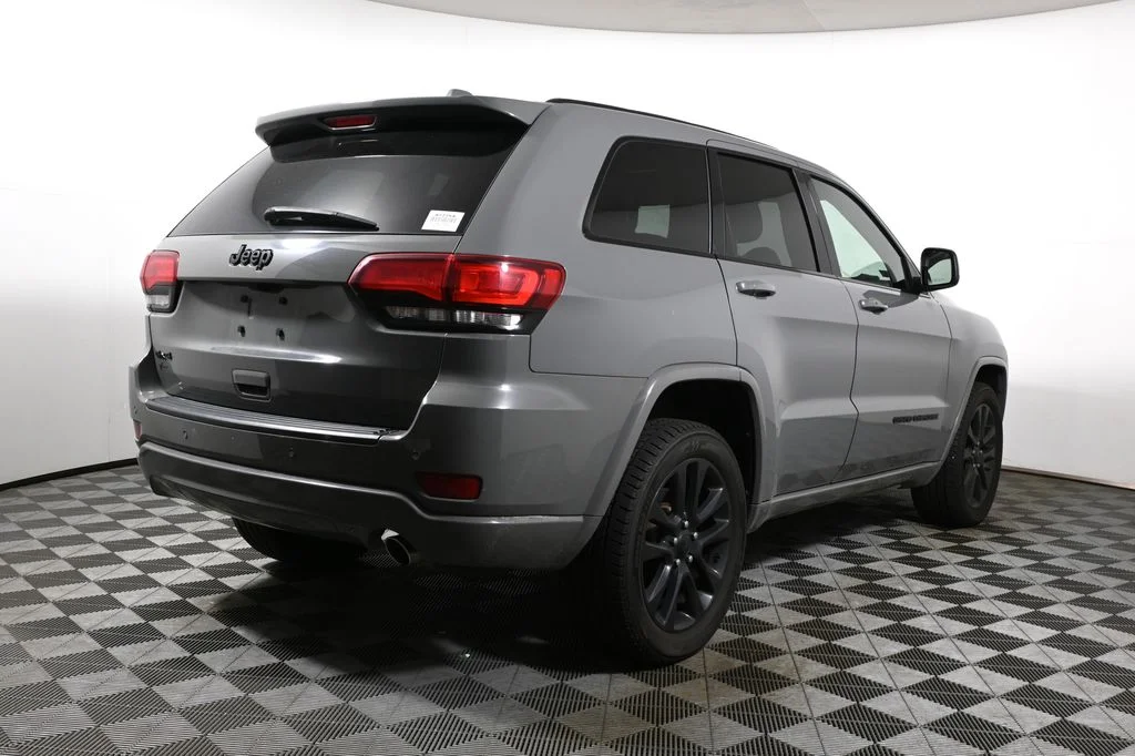 Used 2020 Gray Jeep Altitude image 11