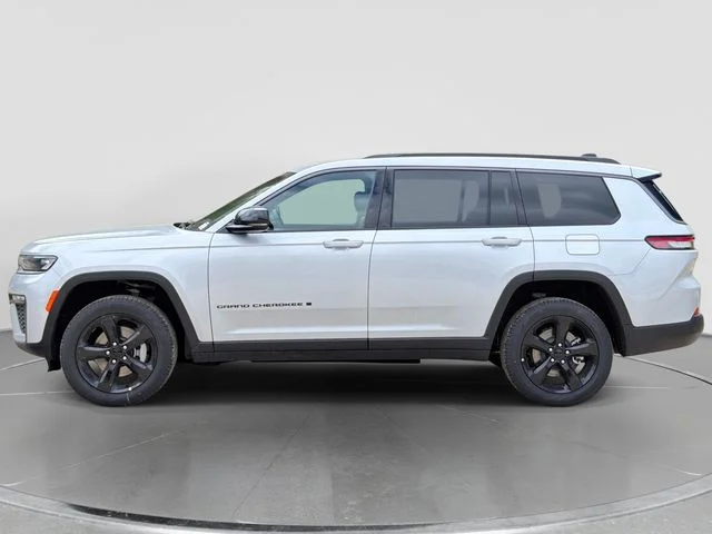 New 2026 Silver Zynith Exterior Paint Jeep Limited image 7