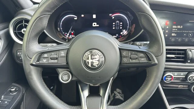 Used 2024 Alfa Rosso Alfa Romeo Ti image 17