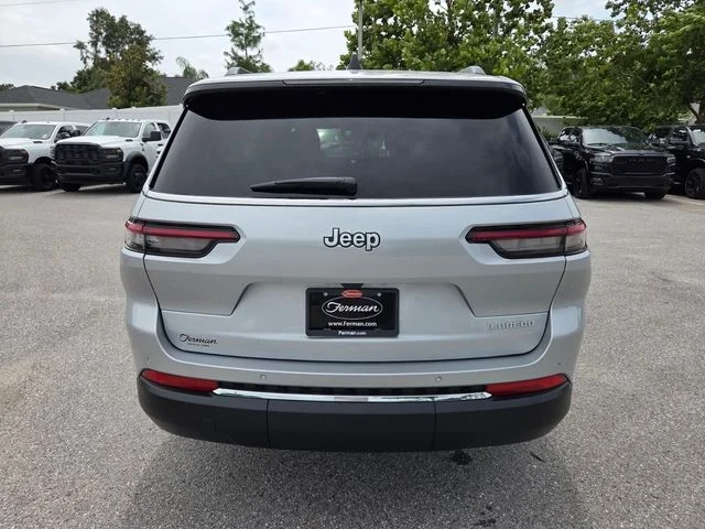 New 2026 Silver Zynith Jeep Laredo X image 10
