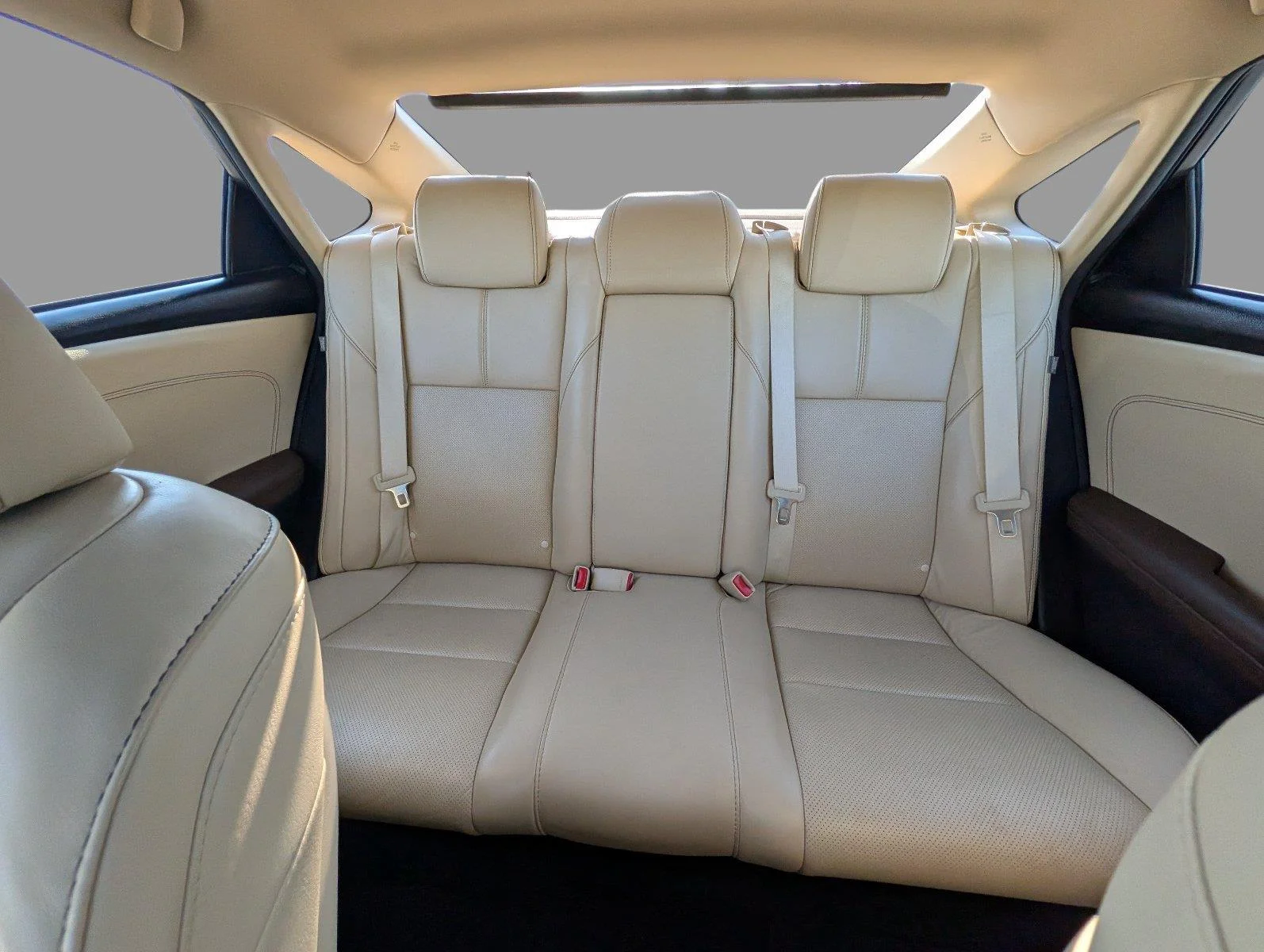 Used 2013 Blizzard Pearl Toyota Limited image 13