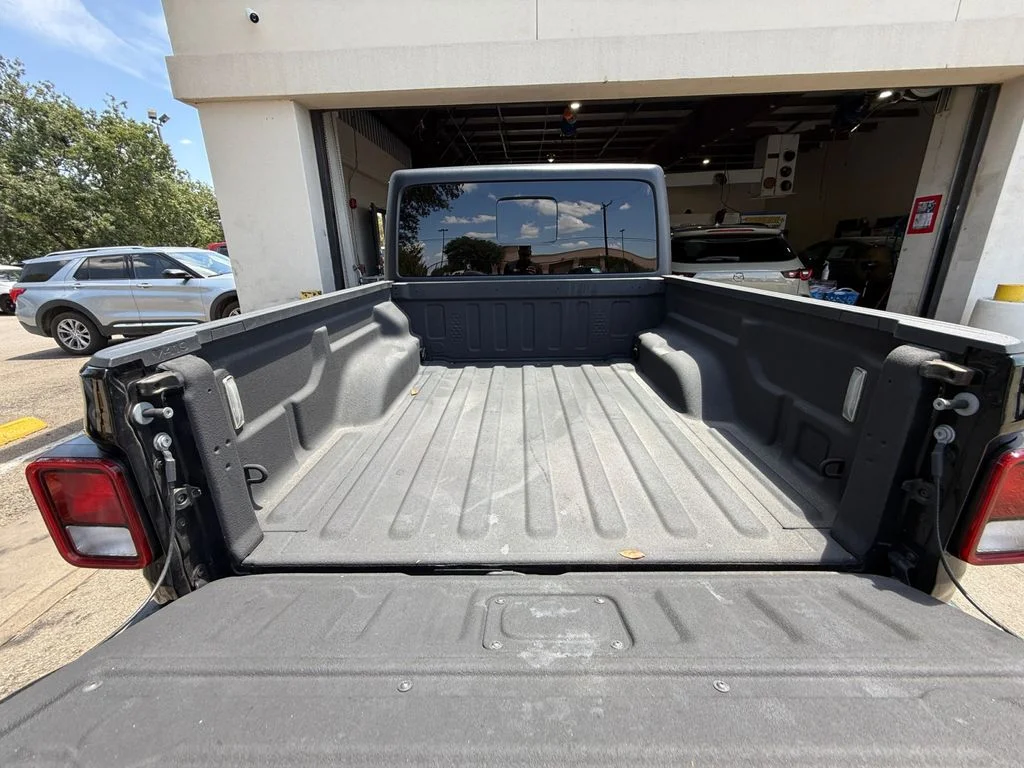 Used 2022 Black Jeep Overland image 19