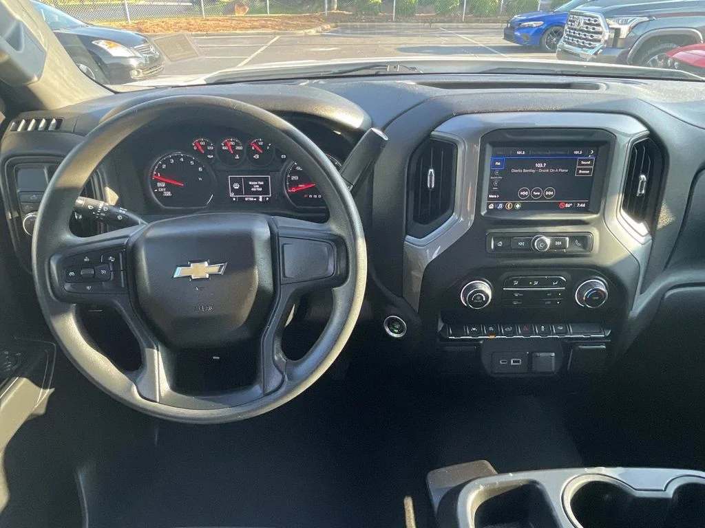 Used 2022 White Chevrolet Custom image 17