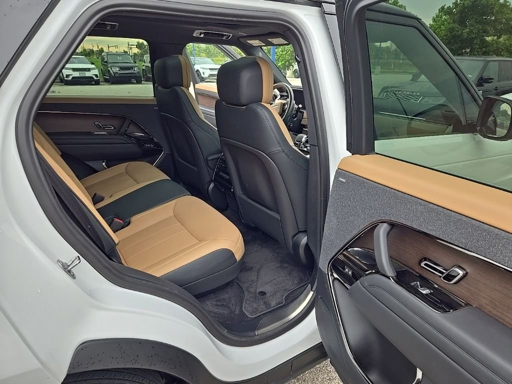 Certified Used 2023 Fuji White Land Rover SE Dynamic image 19