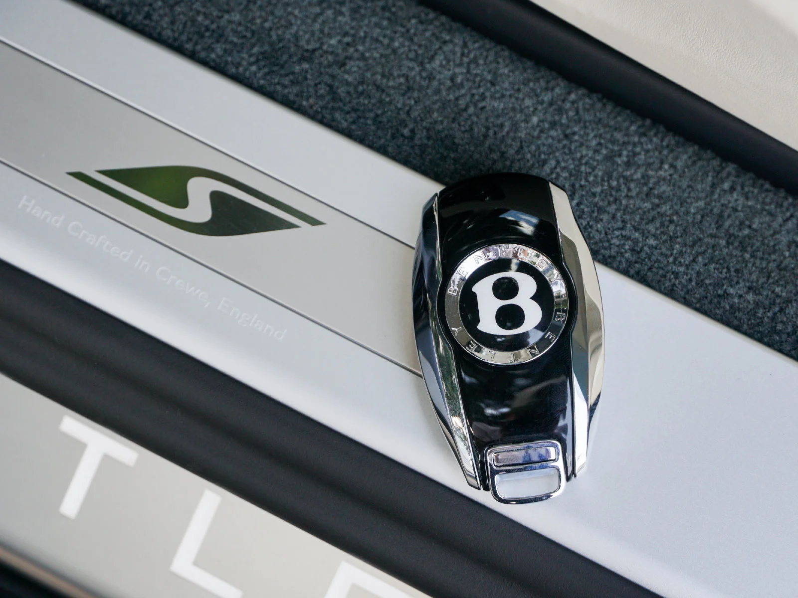 New 2026 Dark Sapphire Bentley GTC S image 31