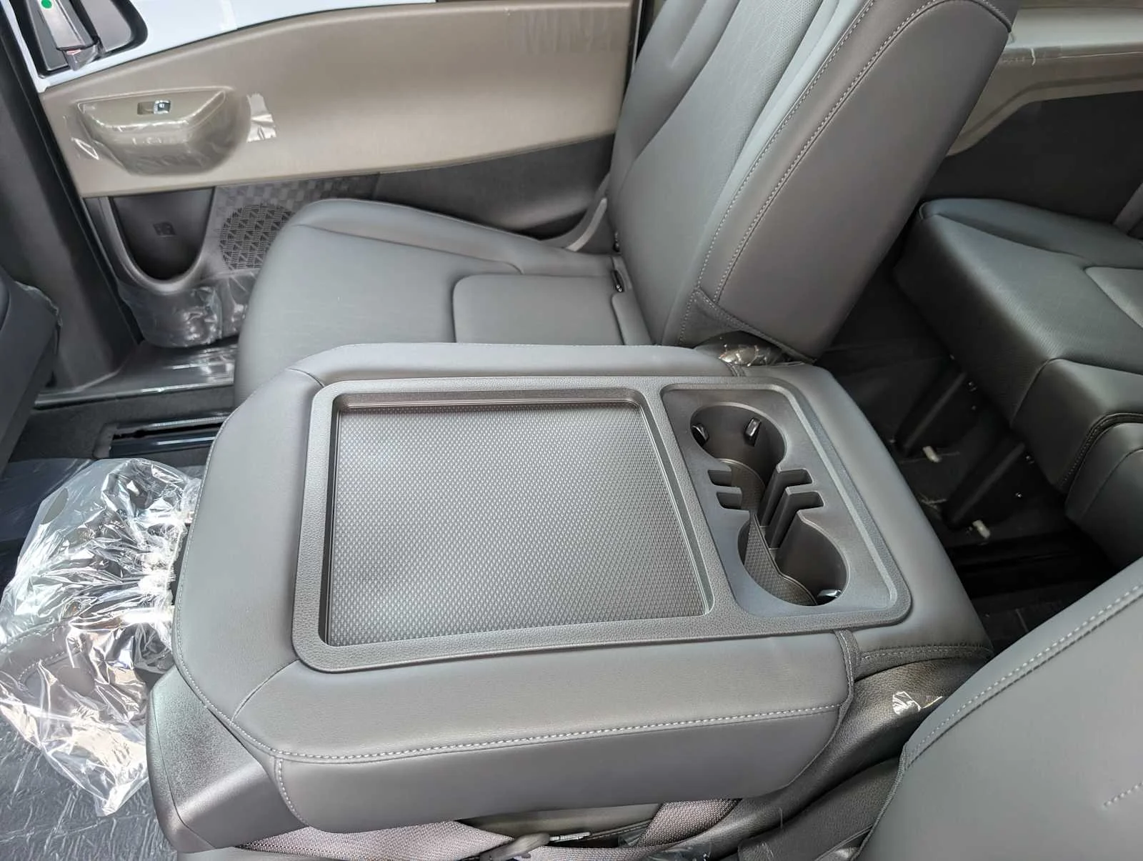 New 2027 Ceramic Silver Kia LXS image 19