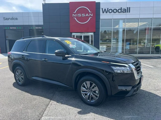 2025 Nissan Pathfinder SV