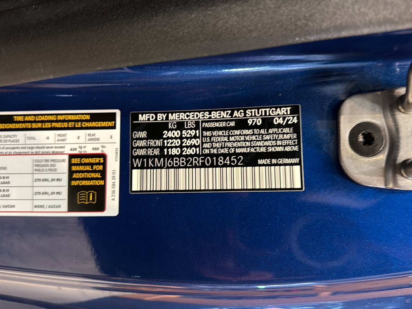 Certified Used 2024 Sterling Blue Metallic Mercedes-Benz 4MATIC® image 26