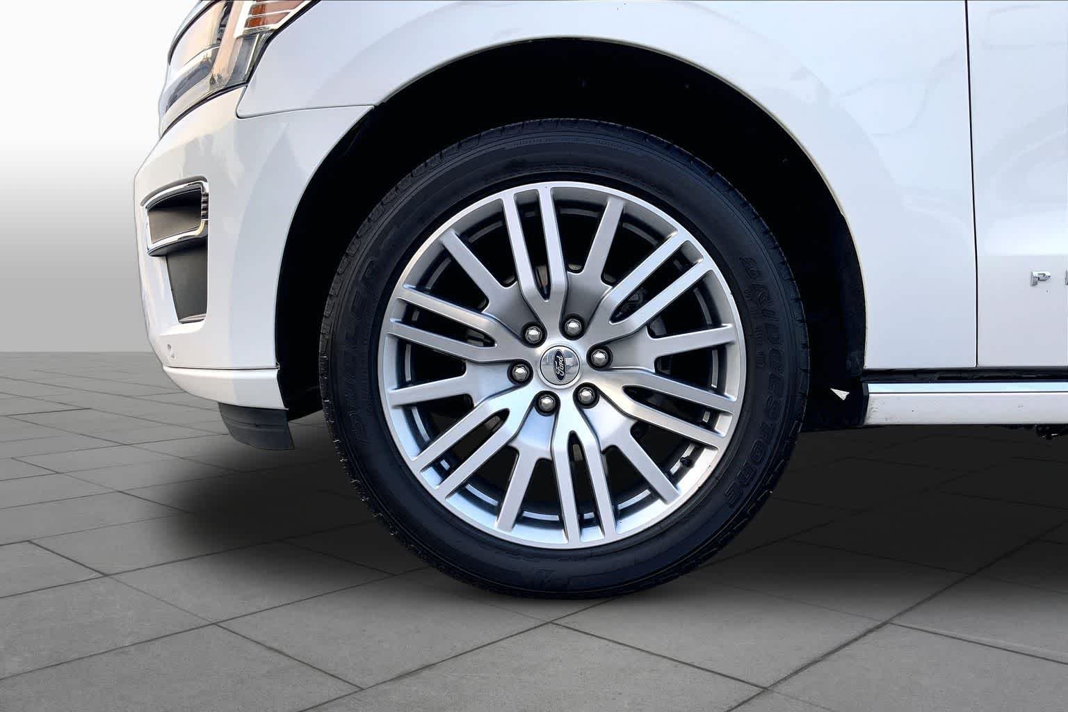 Used 2023 Star White Metallic Tri-Coat Ford Platinum image 21