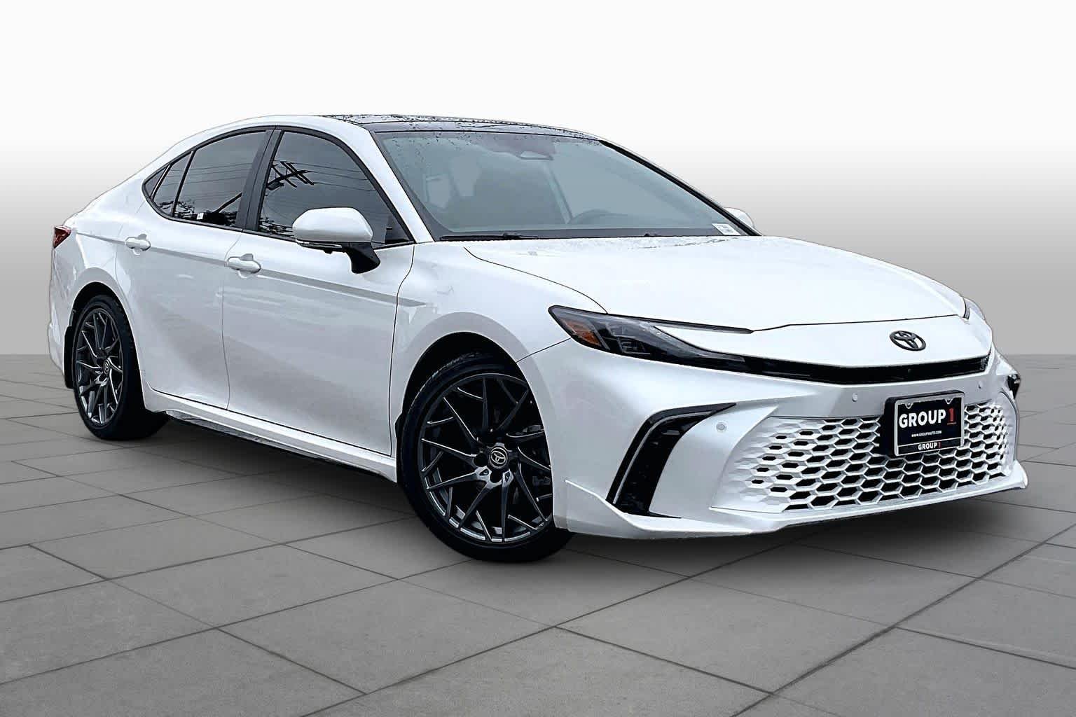 Used 2026 Wind Chill Pearl Toyota XSE image 3