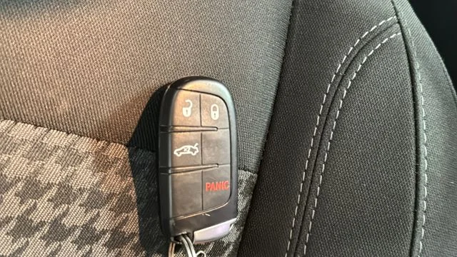 Used 2019 White Dodge SXT image 33