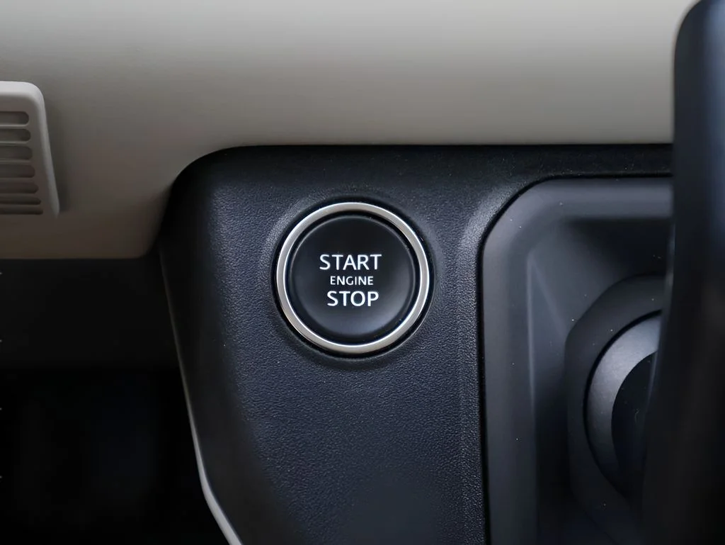 Used 2024 Fuji White Land Rover  image 26
