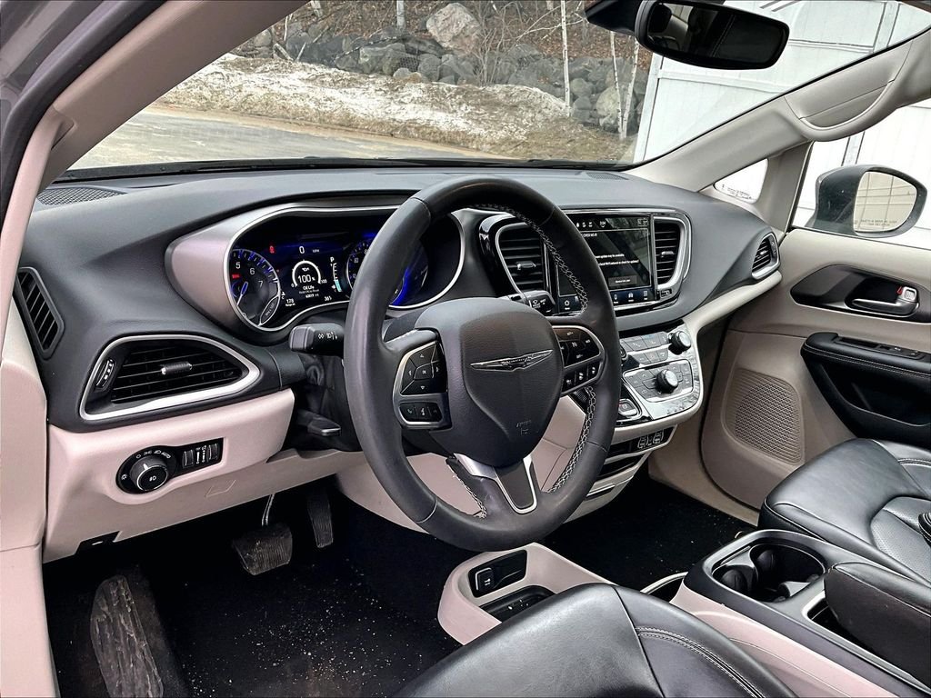 Used 2023 White Chrysler Touring L image 8
