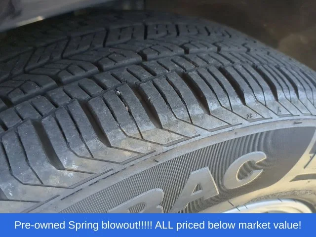 Used 2020 Black Ford SE image 9