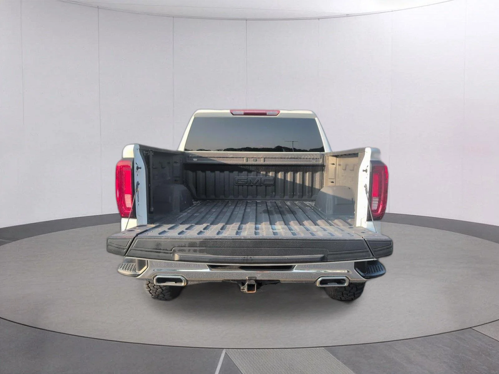 Used 2023 SUMMIT WHITE GMC SLT image 5