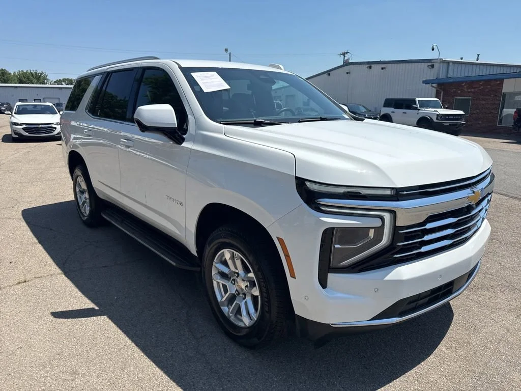 Used 2025 Summit White Chevrolet LT image 7