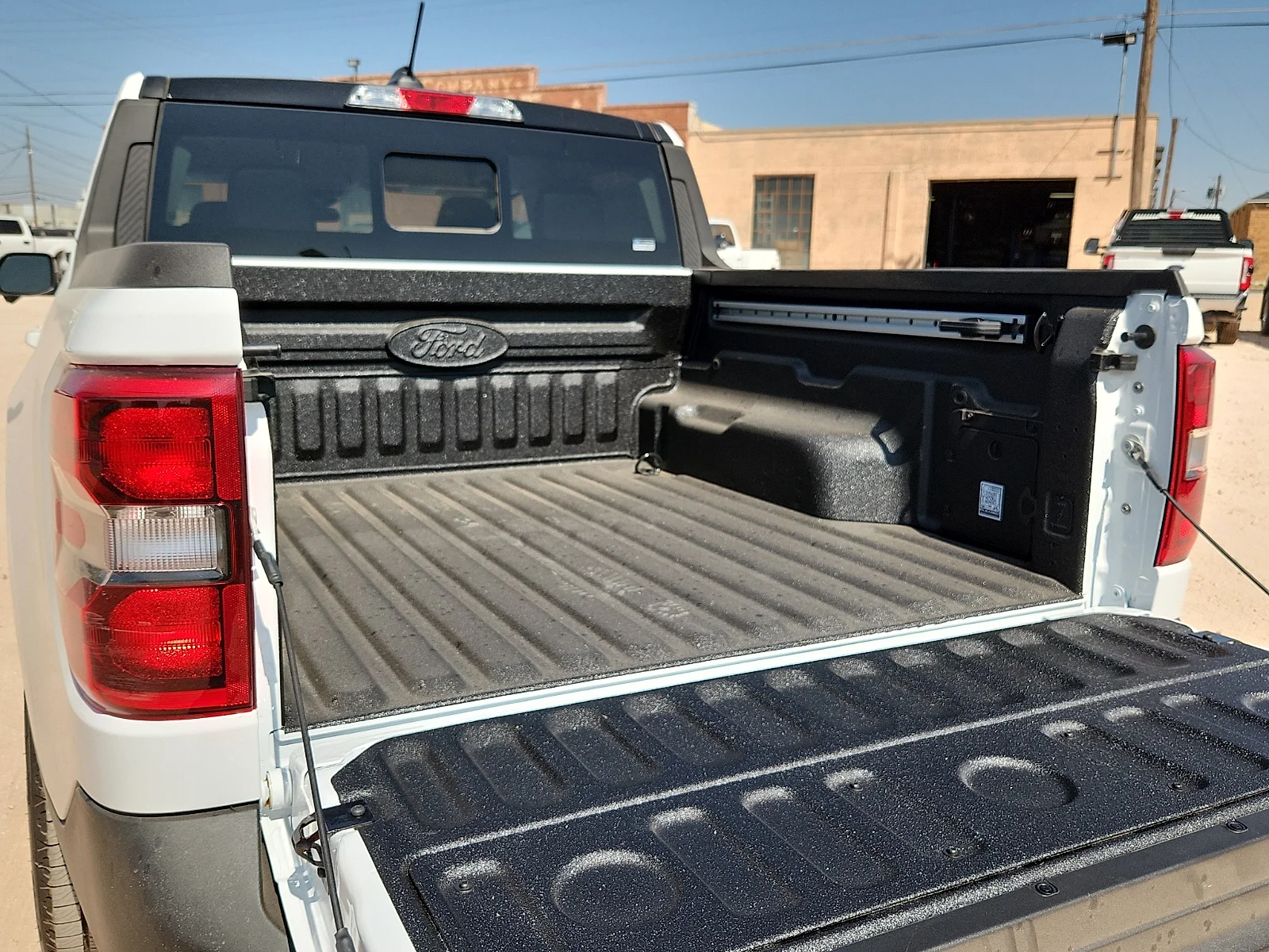 New 2026 Oxford White Ford Lariat image 11