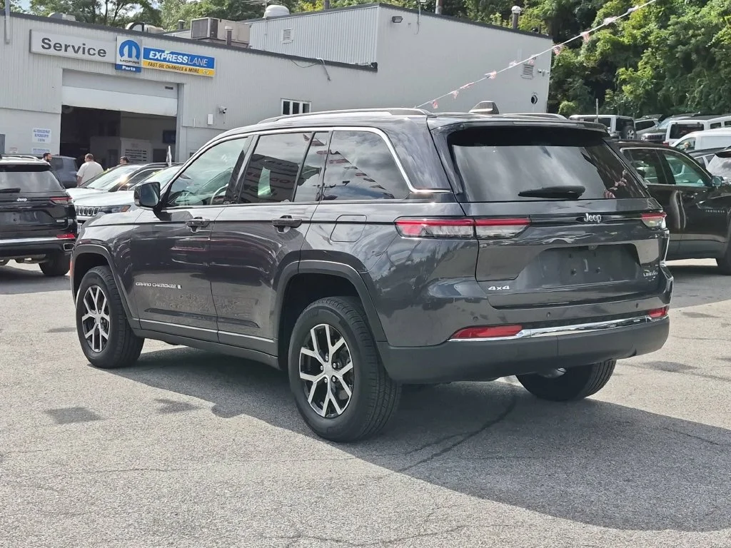 Used 2023 Gray Jeep Limited image 9