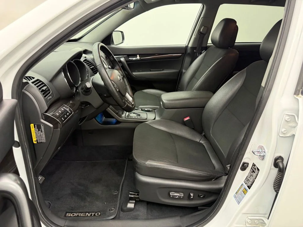 Used 2012 White Kia EX image 22
