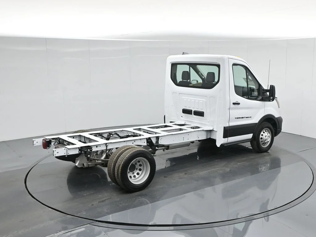 New 2026 Oxford White Ford Base image 32