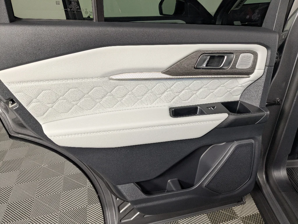 New 2026 CARBONIZED GRAY METALLIC Ford Platinum image 12
