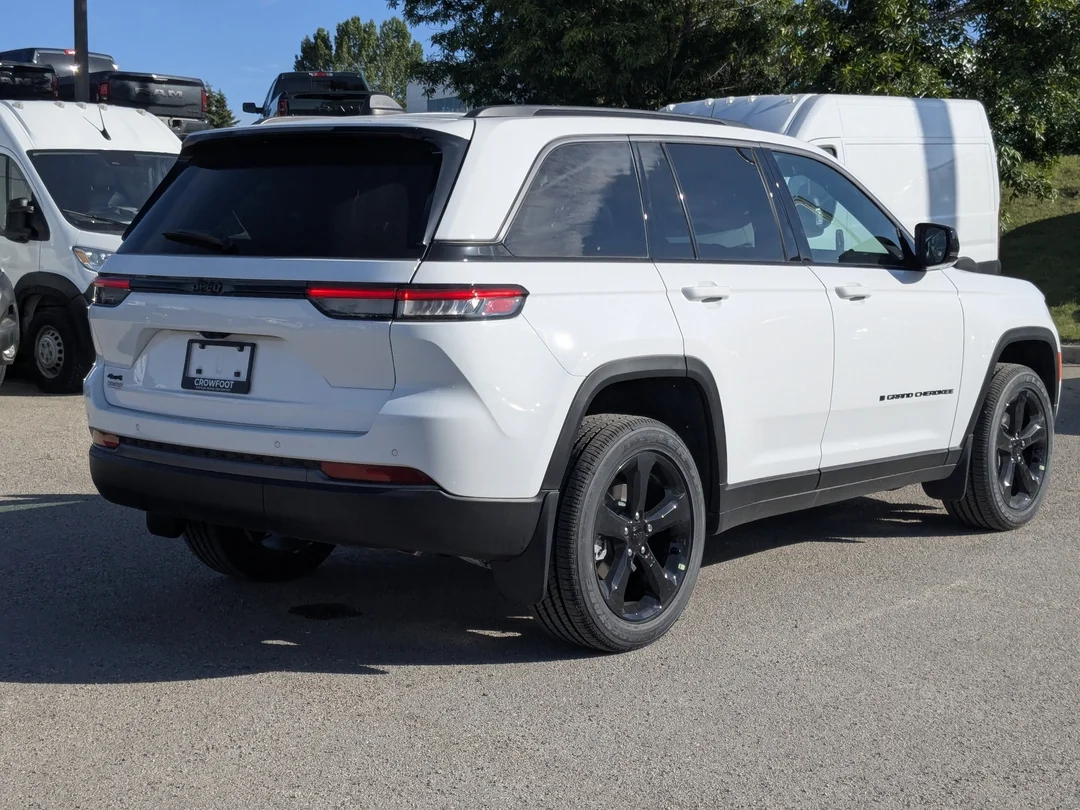 New 2026 White Jeep Altitude - - 4x4 - Power Sunroof - Trailer Tow Pkg - 20 Black Wheels - Remote Start & More! image 8