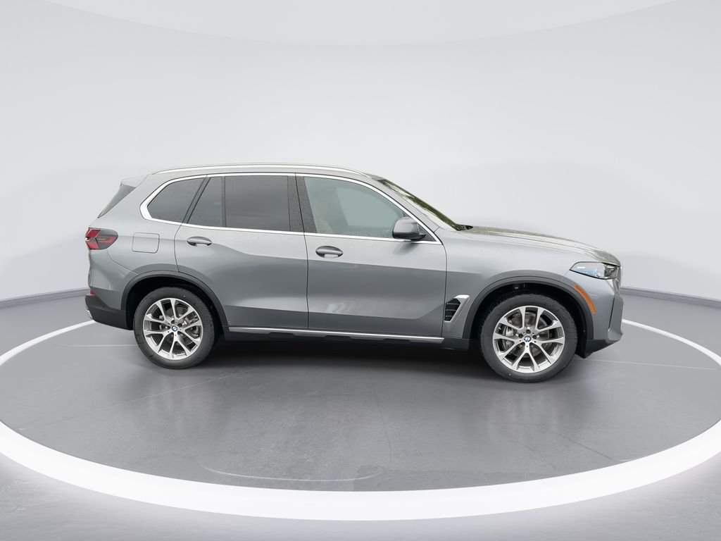New 2026 Gray Metallic BMW xDrive40i image 9