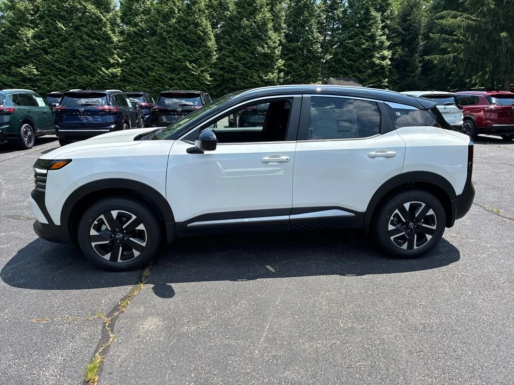 New 2026 Aspen White TriCoat / Super Black Two-tone Nissan SV image 4