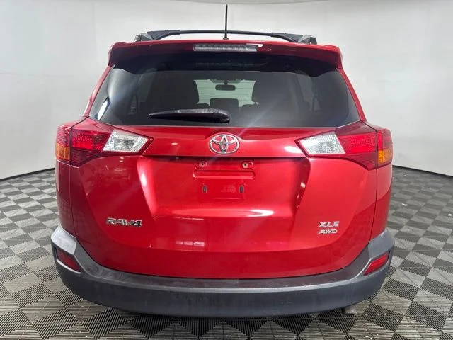 Used 2013 Barcelona Red Metallic Toyota XLE image 21