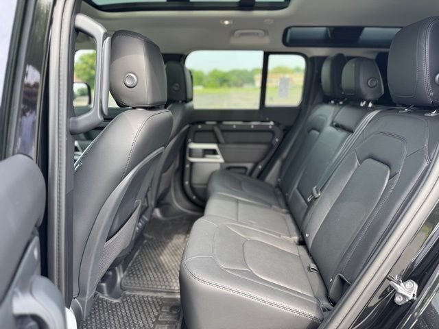 2024 Land Rover Defender S - Photo 11