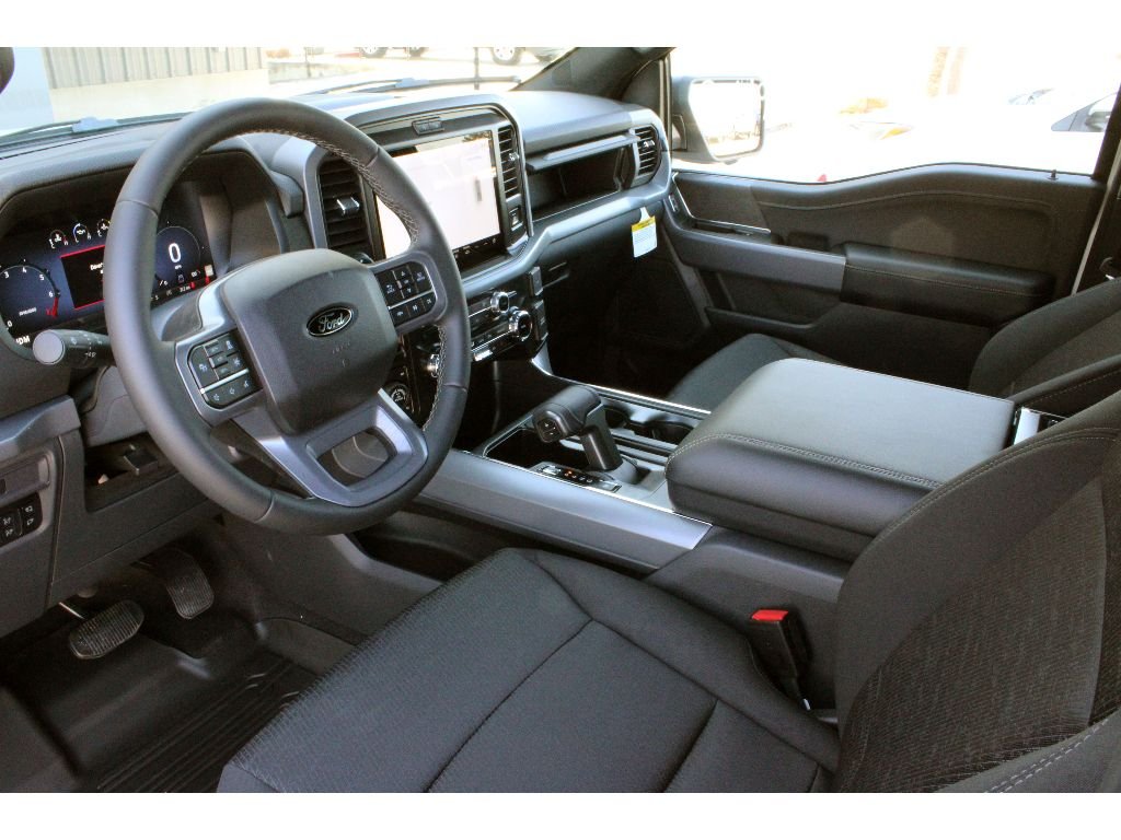 New 2026 Oxford White Ford XLT image 5